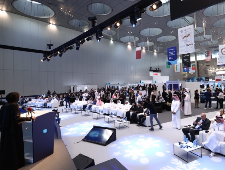 2026年卡塔尔医疗器械、牙科展览会Qatar Medicare展馆现场，专业观众参观实况