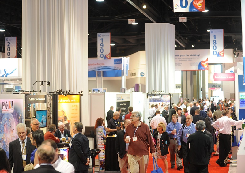 2028年美国涂料展览会American Coatings Show展馆现场,专业观众参观实况