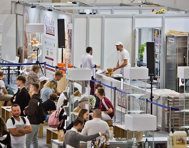 2026年波兰波兹南食品加工展览会POLAGRA展馆现场，专业观众参观实况