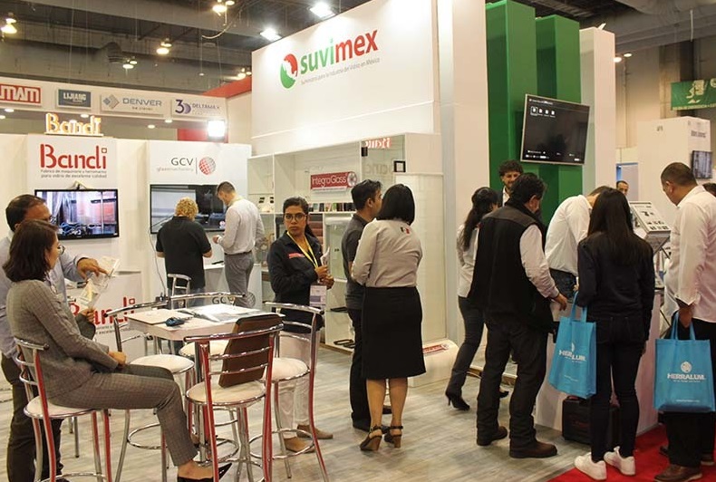 2027年墨西哥玻璃、门窗幕墙展览会Glasstech Mexico展馆现场，专业观众参观实况