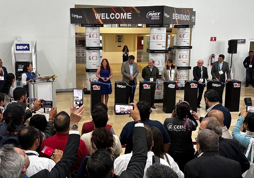 2027年墨西哥蒙特雷钢铁展览会AIST Mexico参展商与海外采购商展台洽谈现场
