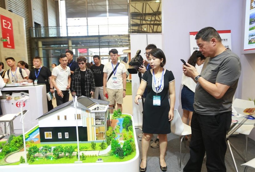 2026年国际绿色建筑建材(上海)博览会ESB展馆现场,专业观众参观实况