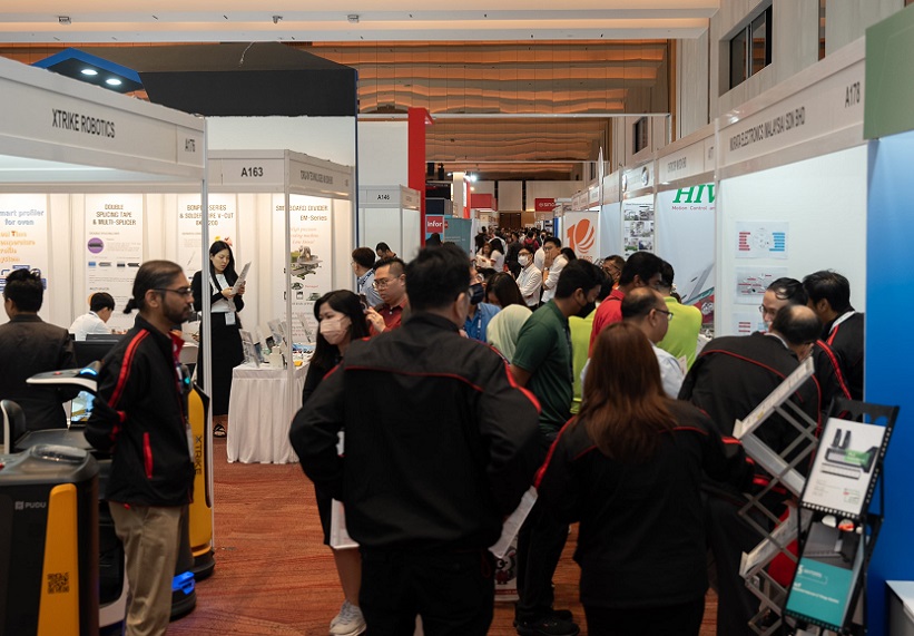 2027年马来西亚槟城电子制造业展览会EMAX参展商与海外采购商展台洽谈现场