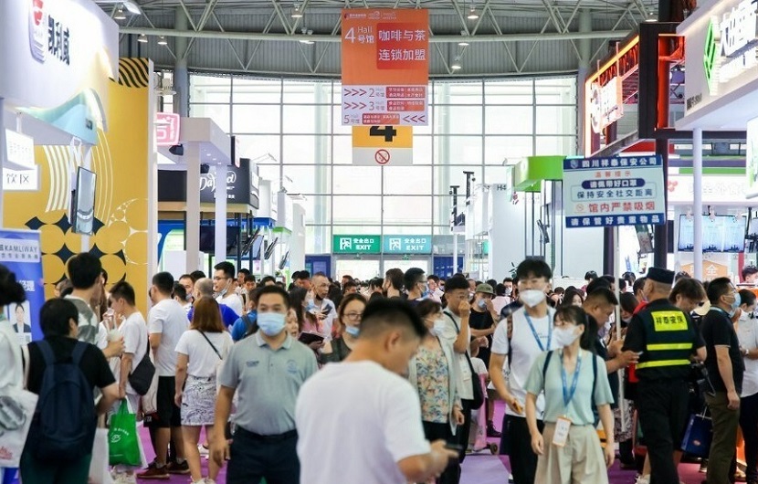 2027年成都国际酒店用品及餐饮展览会HOTELEX展馆现场，专业观众参观实况