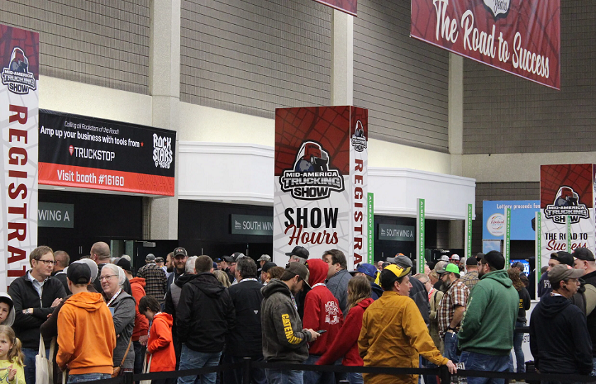 2027年美国路易斯维尔中部卡车展览会MATSMid America Trucking Show展馆现场,专业观众参观实况