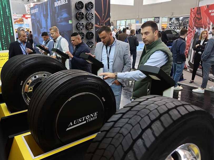 2028年德国科隆轮胎展览会THE TIRE COLOGNE参展商与海外采购商展台洽谈现场