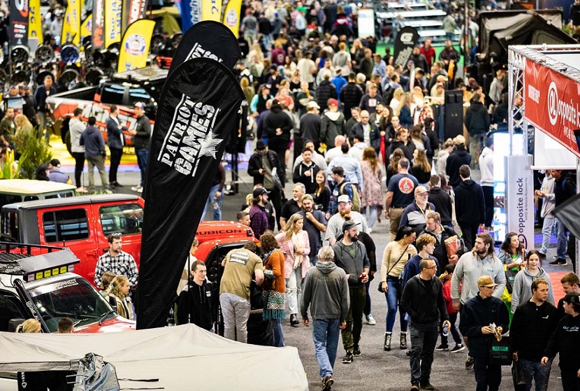 2027年澳洲澳大利亚布里斯班越野车、钓具、户外露营用品展 National 4x4 Outdoors Show参展商与海外采购商展台洽谈现场