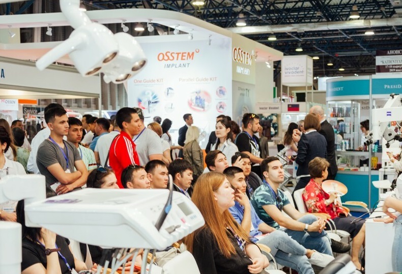 2027年哈萨克斯坦口腔展览会Kazakhstan Dental Expo参展商与海外采购商展台洽谈现场