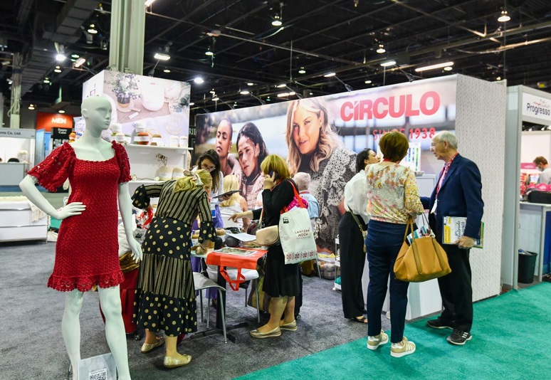 2027年美国创意手工艺品、纺织品展览会h+h americas展馆现场,专业观众参观实况
