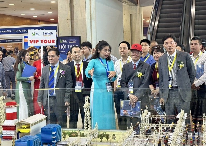 2026年越南河内工程机械展览会Contech Vietnam参展商与海外采购商展台洽谈现场