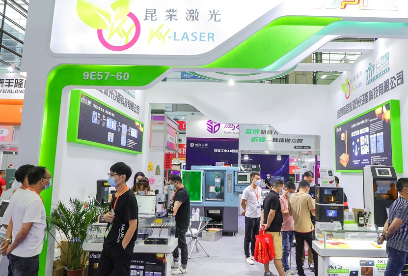 2026年深圳国际珠宝展览会Shenzhen International Jewelry Fair参展商与海外采购商展台洽谈现场