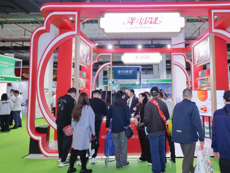 2027年中国上海国际健康产业博览会-世博威健博会CIHIE参展商与海外采购商展台洽谈现场