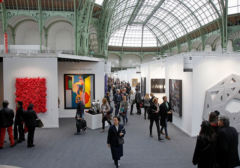 2026年法国巴黎影像展览会Paris Photo参展商与海外采购商展台洽谈现场