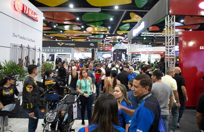 2027年哥伦比亚两轮车、摩托车展览会FERIA 2 RUEDAS参展商与海外采购商展台洽谈现场