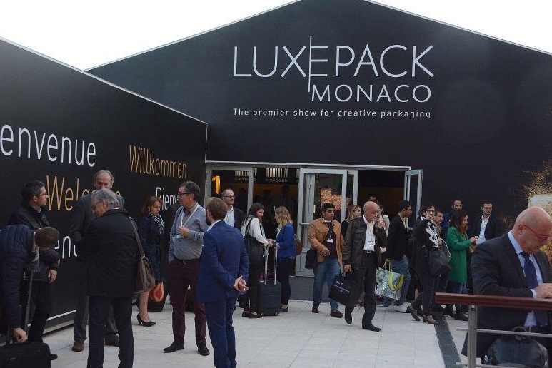 2027年摩纳哥奢侈品包装展览会LUXE PACK MONACO展馆现场，专业观众参观实况