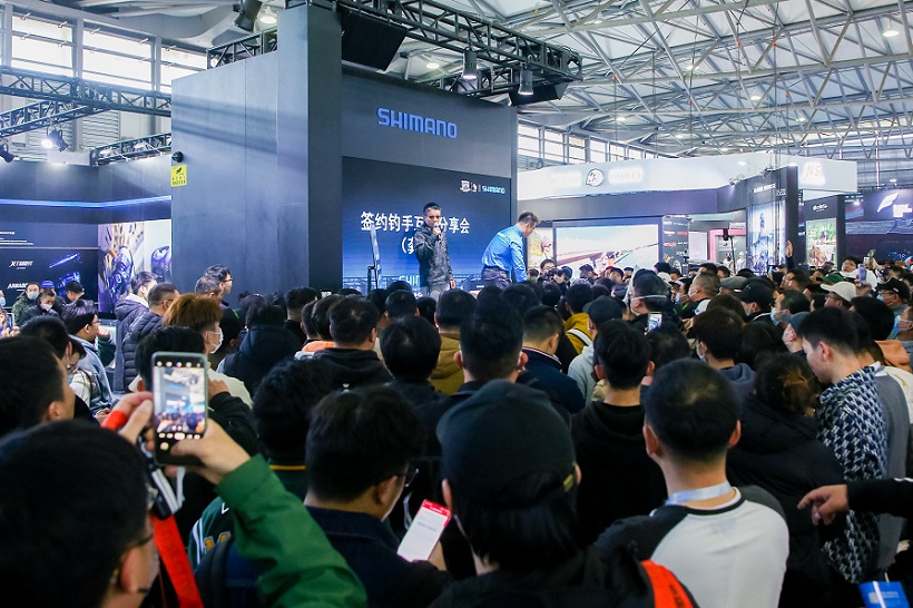 2027年上海国际路亚钓鱼及装备展览会Shanghai Lure Fishing Show参展商与海外采购商展台洽谈现场
