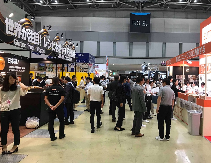2027年日本东京咖啡茶及餐饮展览会CAFERES JAPAN展馆现场，专业观众参观实况