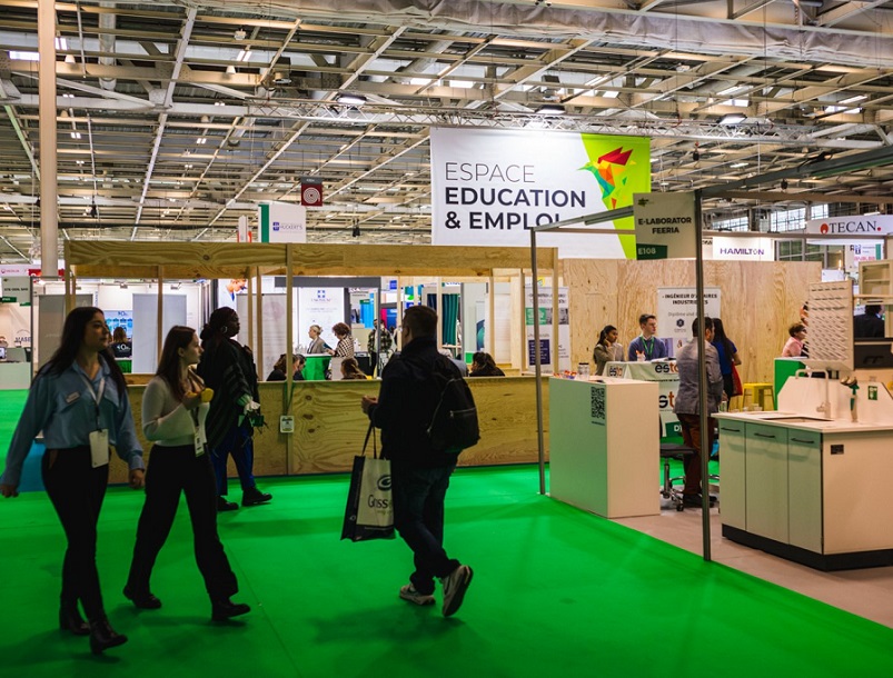 2027年法国巴黎实验室设备仪器展览会Forum LABO PARIS展馆现场，专业观众参观实况