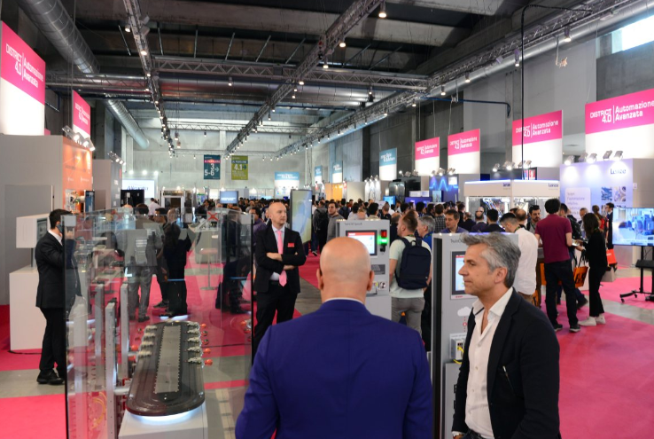 2027年意大利帕尔马工业自动化展览会SPS Italia参展商与海外采购商展台洽谈现场