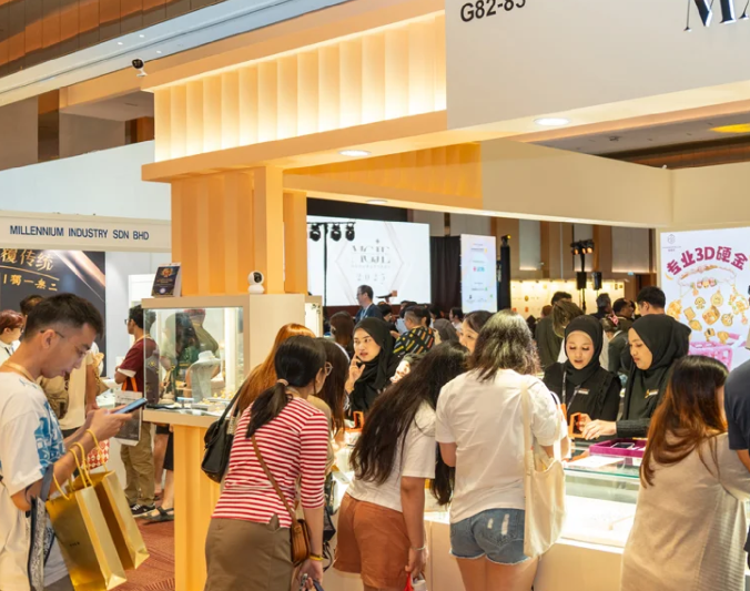 2027年马来西亚国际黄金珠宝贸易展MCJEMALAYSIA GOLD & JEWELLERY TRADE EXHIBITION参展商与海外采购商展台洽谈现场