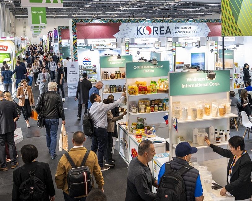 2027年德国科隆食品科创展Anuga HORIZON参展商与海外采购商展台洽谈现场