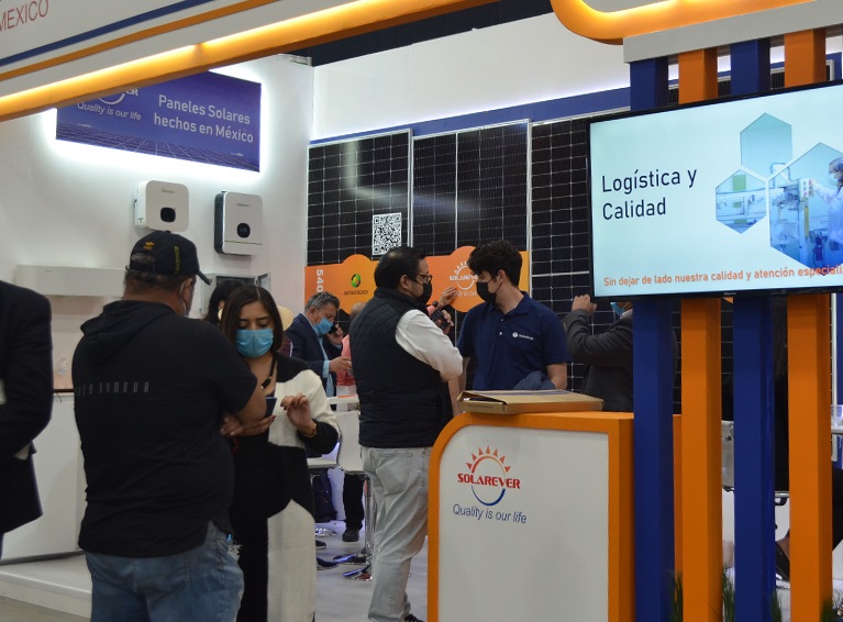 2027年墨西哥电力能源、照明、太阳能光伏展览会Expo Electrica Solar展馆现场，专业观众参观实况