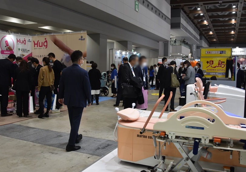 2026年日本东京养老用品及机构产业展览会CareTEX展馆现场,专业观众参观实况