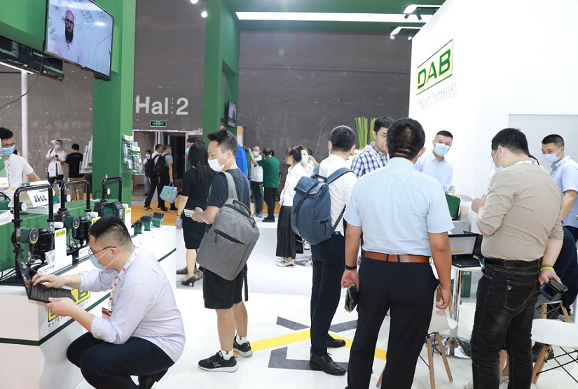 2027年广州国际水处理展-广东水展WATERTECH GUANGDONG参展商与海外采购商展台洽谈现场