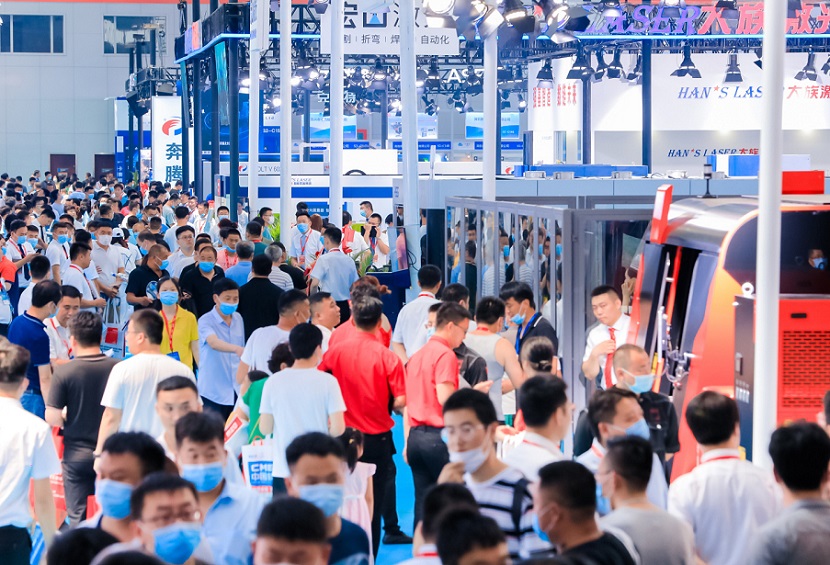 2027年青岛国际动力传动与控制技术展览会PTCE展馆现场,专业观众参观实况