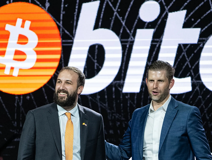 2027年美国纳什维尔比特币大会Bitcoin展馆现场，专业观众参观实况