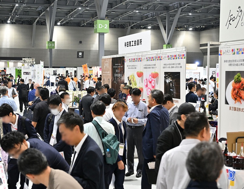 2027年日本国际食品展JFEX参展商与海外采购商展台洽谈现场