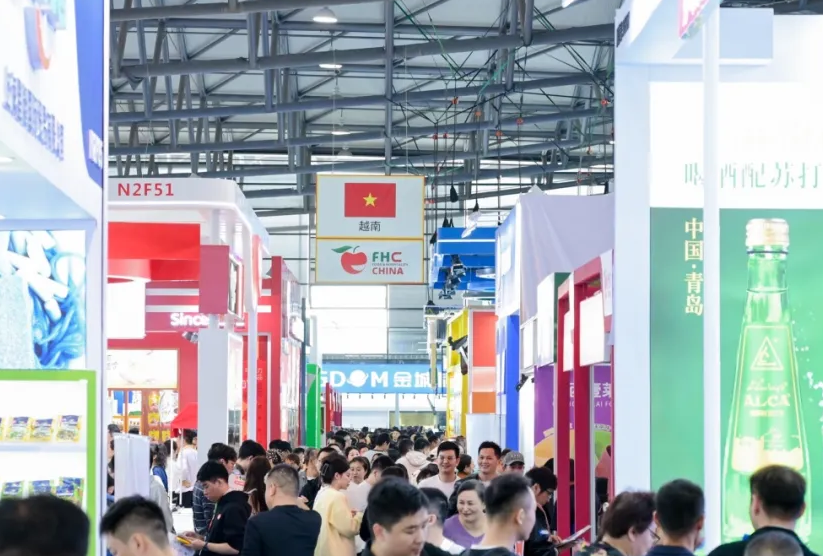 2026年FHC上海环球食品展FHC展馆现场,专业观众参观实况