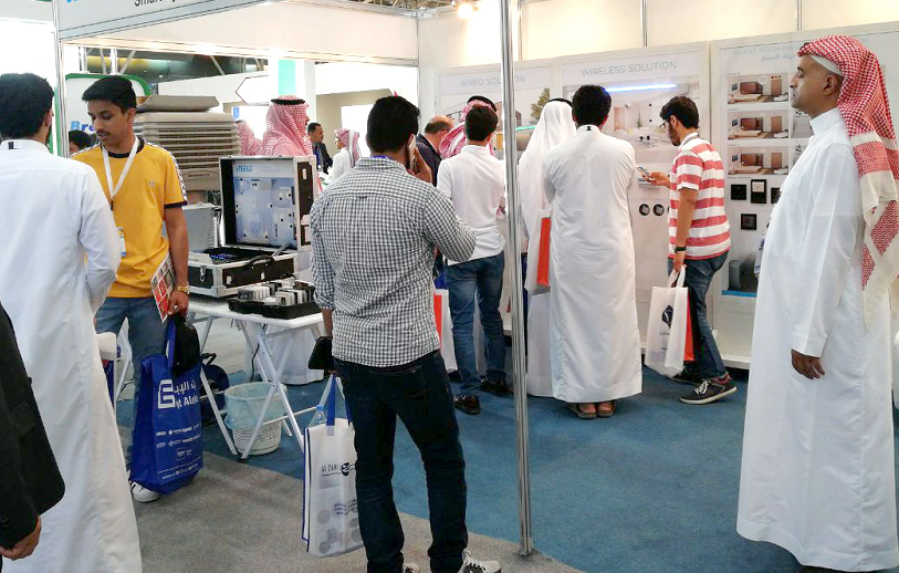 2027年沙特利雅得建筑建材、工程机械、高空作业展览会Saudi Projects参展商与海外采购商展台洽谈现场
