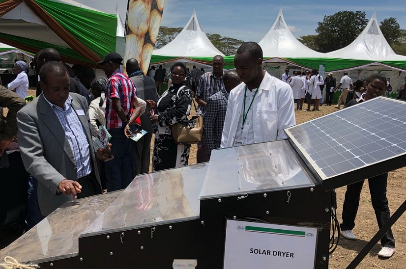 2027年肯尼亚内罗毕太阳能光伏展览会SOLAR AFRICA参展商与海外采购商展台洽谈现场