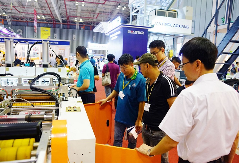 2026年越南胡志明塑料橡胶工业展览会VietnamPlas参展商与海外采购商展台洽谈现场