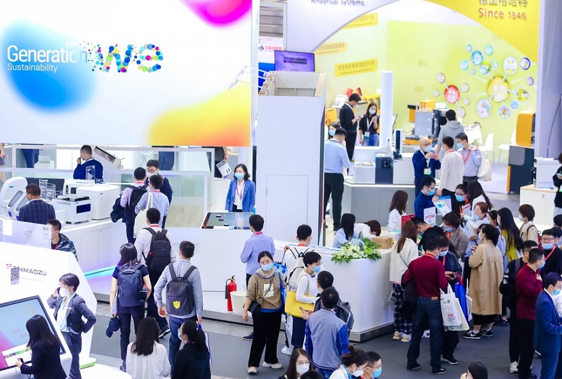 2026年慕尼黑上海国际分析生化及实验室展览会Analytica China参展商与海外采购商展台洽谈现场
