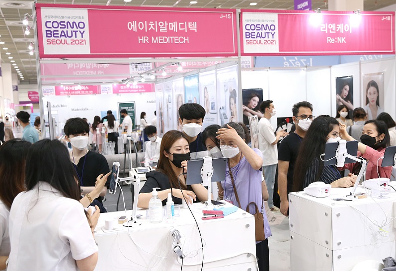 2027年韩国首尔化妆品及美容展览会COSMOBEAUTY SEOUL展馆现场,专业观众参观实况