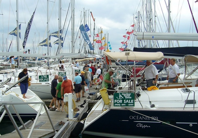 2027年德国汉堡游艇展览会In-Water boat show参展商与海外采购商展台洽谈现场