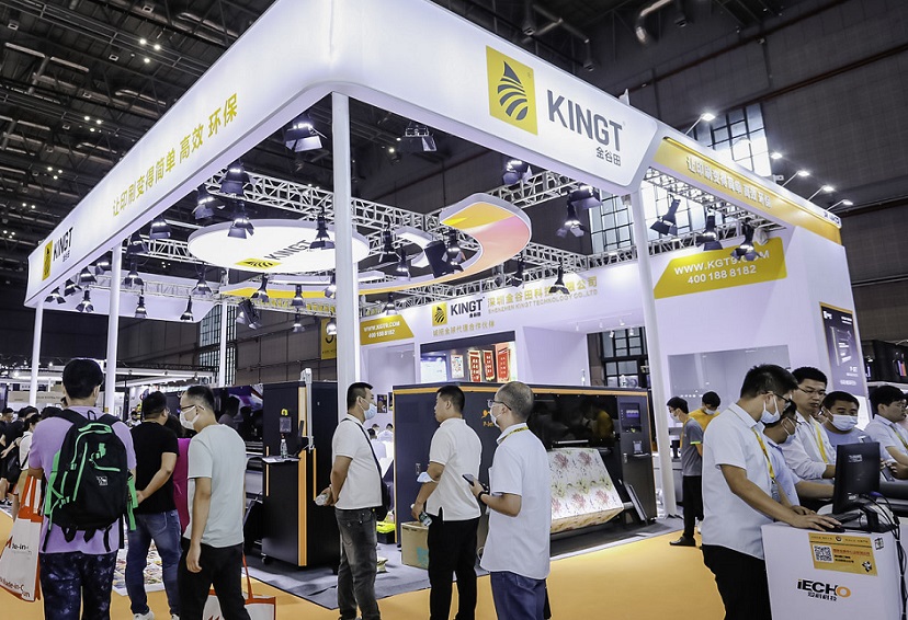 2027年上海国际数字印花展览会DIGITAL TEXTILE PRINTING EXPO参展商与海外采购商展台洽谈现场