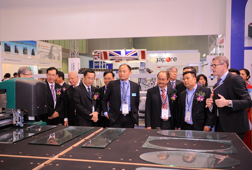 2026年马来西亚玻璃展览会Glasstech Asia参展商与海外采购商展台洽谈现场