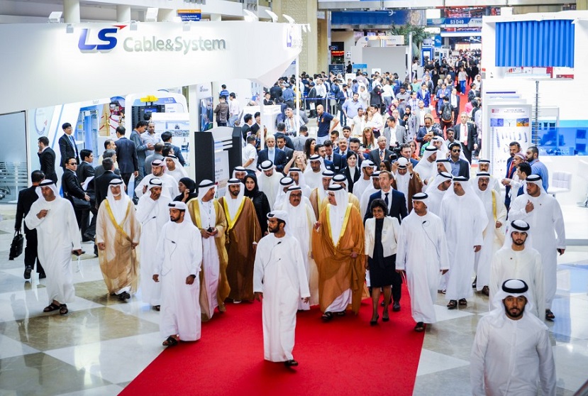 2027年中东迪拜太阳能光伏展览会InterSolar Middle East展馆现场，专业观众参观实况
