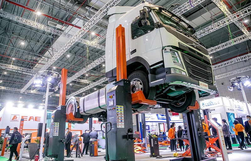 2026年上海法兰克福汽配展览会Automechanika Shanghai展馆现场,专业观众参观实况