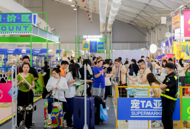 2027年亚宠北京宠物展-京宠展Pet Fair Beijing参展商与海外采购商展台洽谈现场