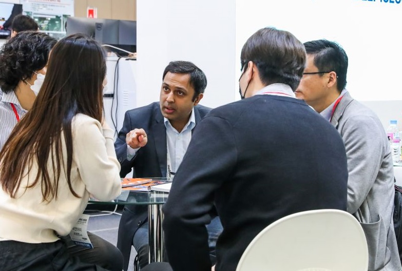 2027年新加坡光电展-新加坡光博会Asia Photonics Expo展馆现场，专业观众参观实况