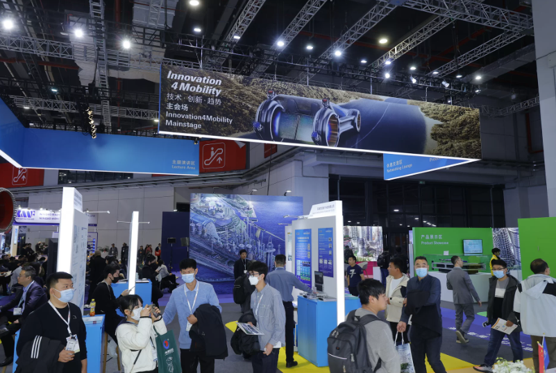 2026年上海法兰克福汽配展览会Automechanika Shanghai参展商与海外采购商展台洽谈现场