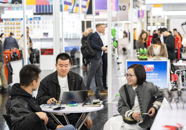 2027年德国科隆五金展览会-科隆亚太采购交易会ASIA PACIFIC SOURCING展馆现场,专业观众参观实况