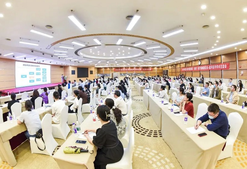 2027年重庆医疗器械展览会CWMEE展馆现场,专业观众参观实况