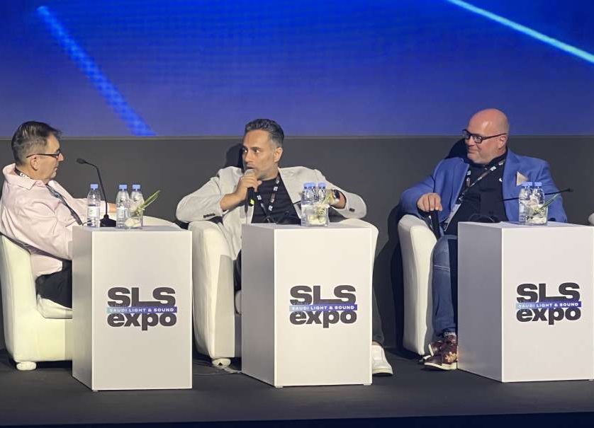 2027年沙特利雅得舞台灯光音响展览会SLSSAUDI LIGHT & SOUND EXPO参展商与海外采购商展台洽谈现场