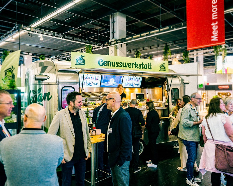2027年德国科隆食品科创展Anuga HORIZON参展商与海外采购商展台洽谈现场