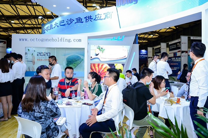 2027年上海国际渔业展-上海渔博会World Seafood Shanghai展馆现场，专业观众参观实况